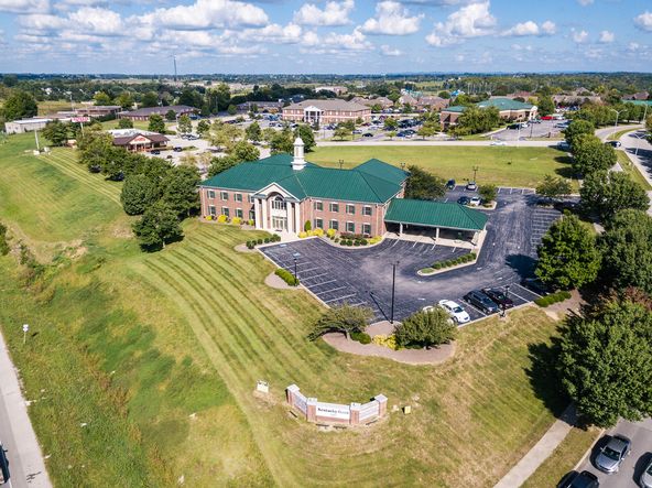 Regional Bank Anchored Office Building | Richmond KY: 1001 Gibson Bay Drive, Richmond, KY 40475